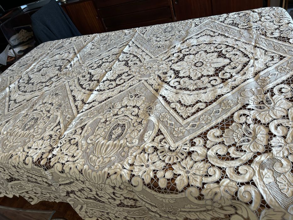 Toalha bordado Madeira Linho creme bordado a seda