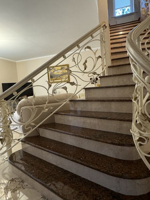 Облаштований, новий Будинок з меблями та технікою.