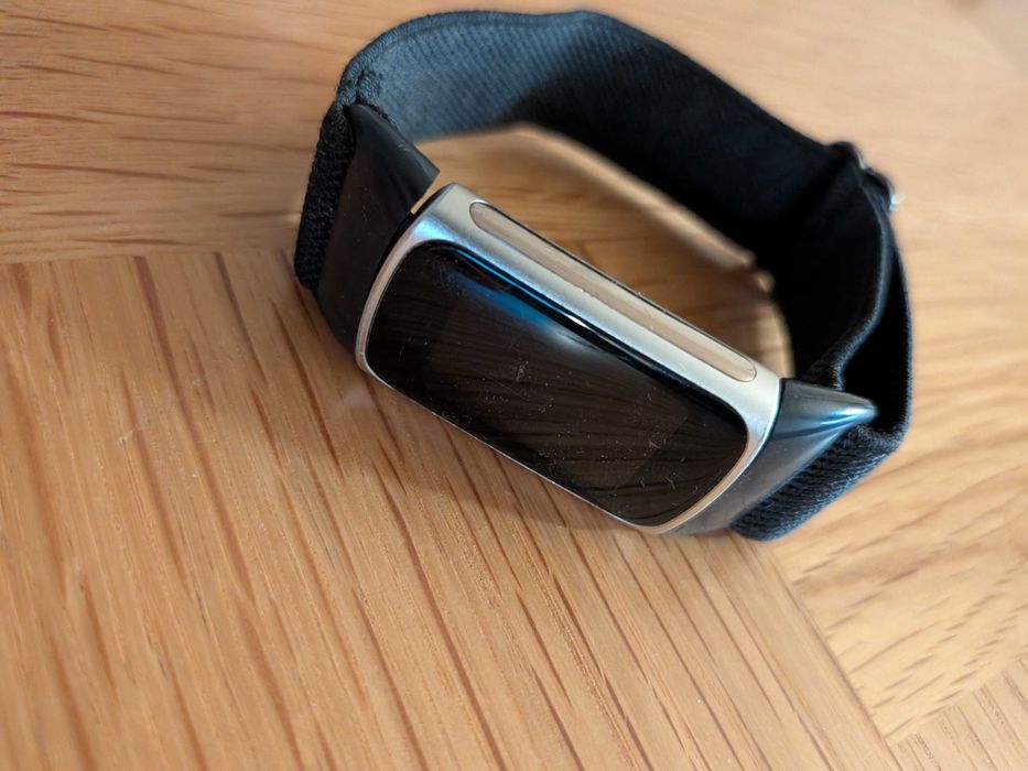 Fitbit Charge 6 (Black) - Excellent condition