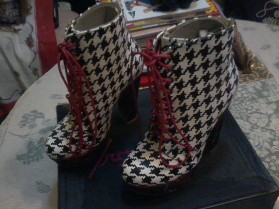 Botas Iron Fist 37 novas em caixa - 50 € - Lisboa