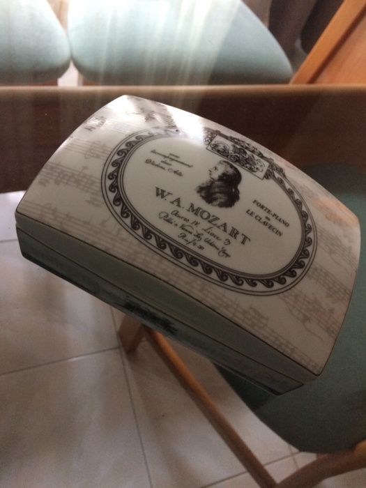 Conjunto Cinzeiro e Charuteiro em porcelana SPAL -Música.