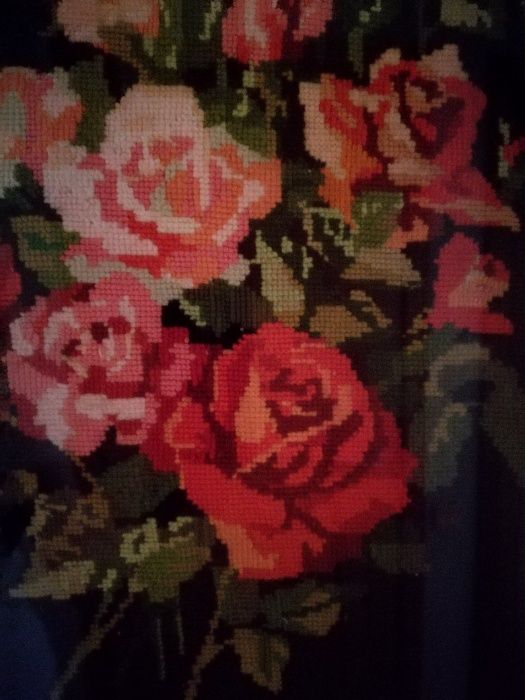 Quadro "Ramo de Rosas" totalmente bordado em ponto de cruz
