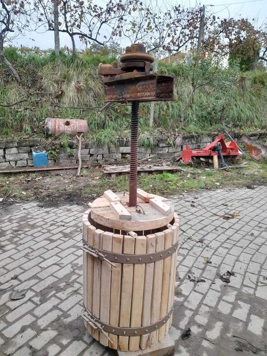 Prensa de cunhas (manual - antiga) para vinho