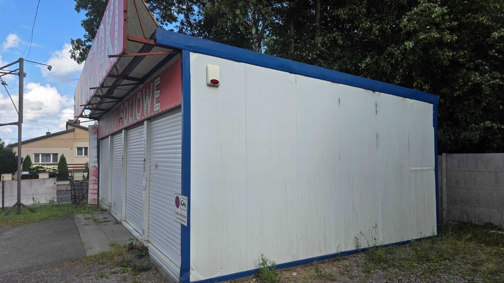 Duży i wysoki kontener na działalność lub mieszkanie