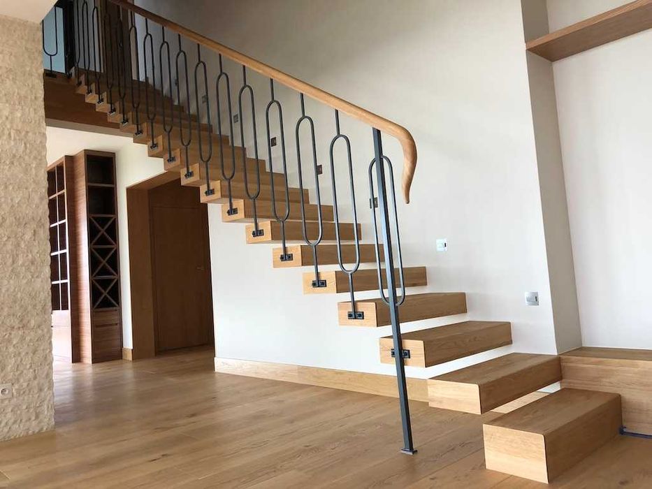 Schody półkowe dębowe z balustradą Wycena Gratis !