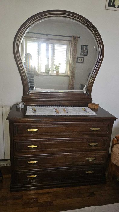 Mobilia de quarto - madeira maciça