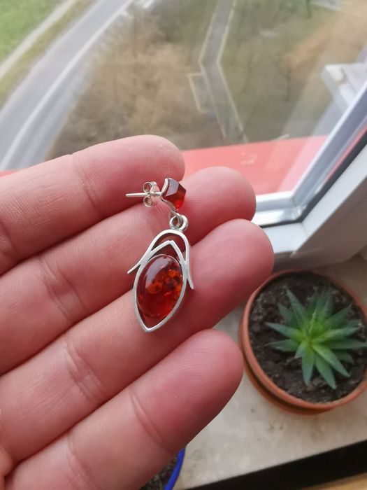 Srebrne kolczyki z bursztynem