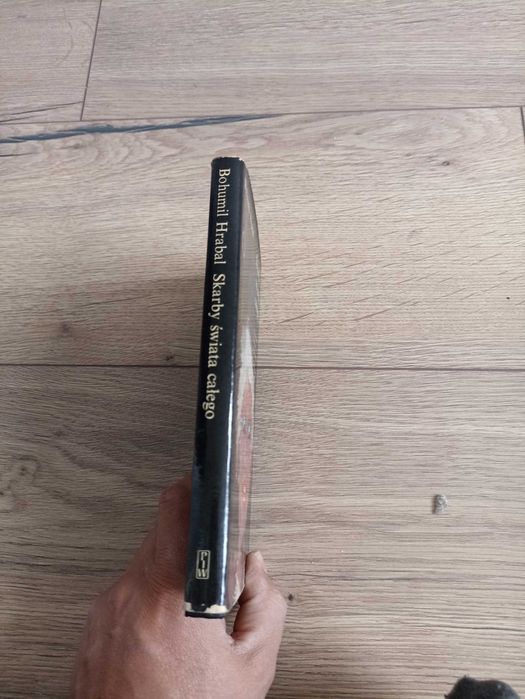 Książka Bohumila Hrabala pt. „Skarby świata całego