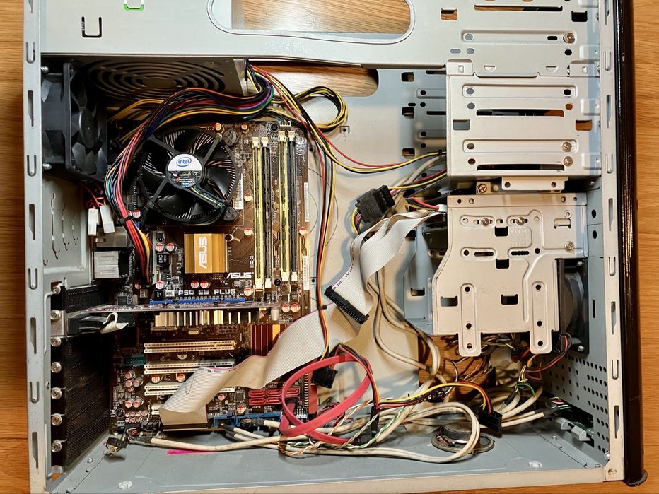 Computador / Torre (liga, não arranca)