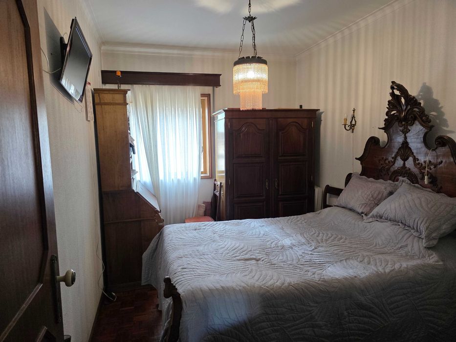 Quarto para arrendar no centro de Gaia