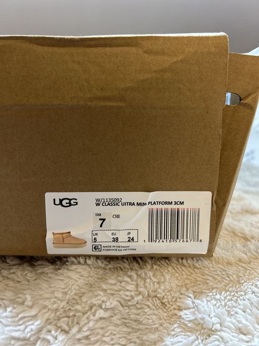 UGG Classic Mini Platform.