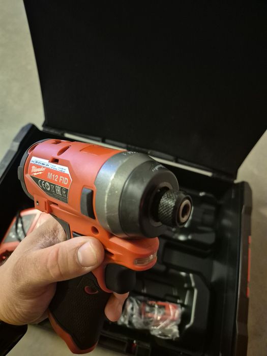 Zakrętarka udarowa Milwaukee m12fid aku