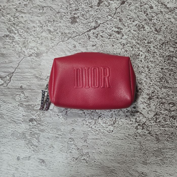 Mała czerwona kosmetyczka Dior