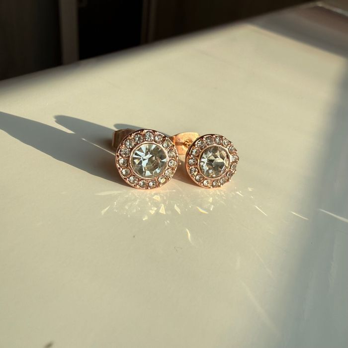 Сережки пусети з білим камінням