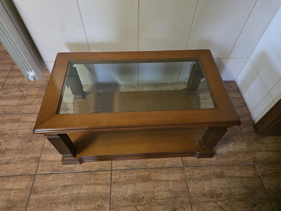 Mesa de centro de cerejeira e vidro