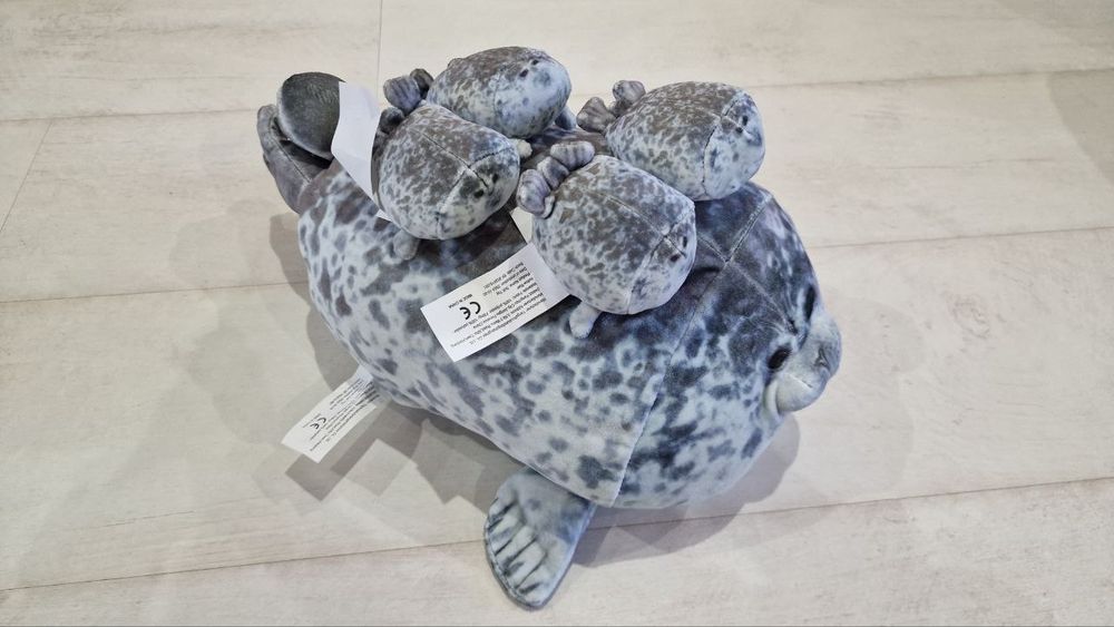 Игрушка подушка тюлень с 4 малышами.