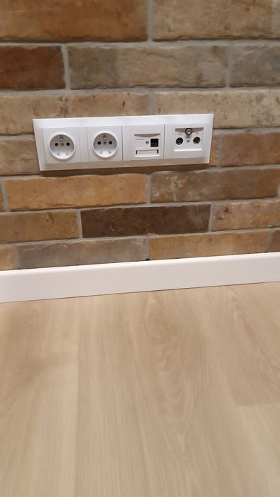 Montaż listew przypodlogowych