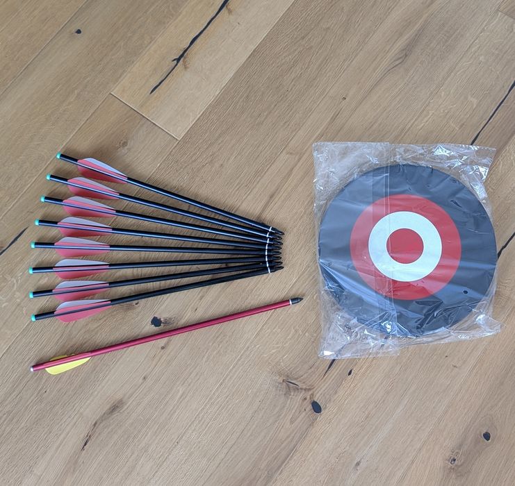 Bełty, strzały do kuszy 13", 8 sztuk + 1 gratis + tarcza