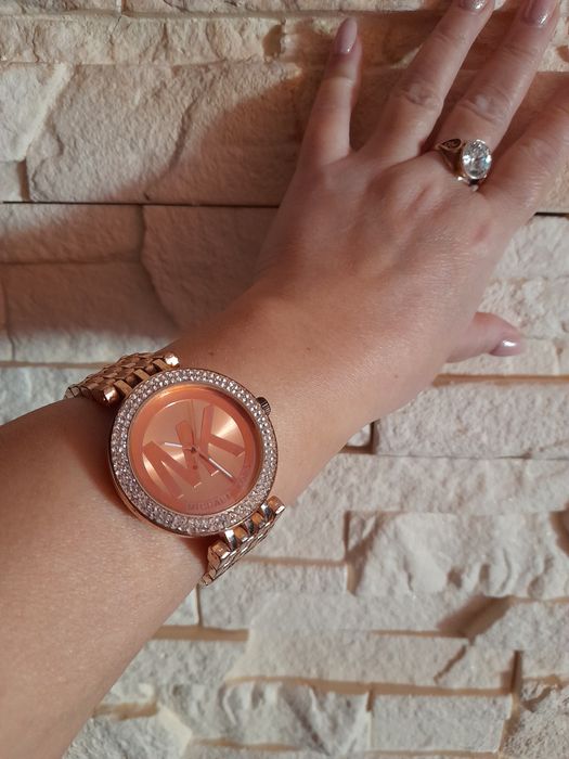 Elegancki damski zegarek  duża tarcza z cyrkoniami kolor złoty