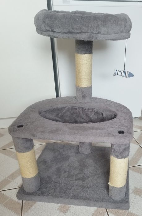 Śliczny drapak dla kota