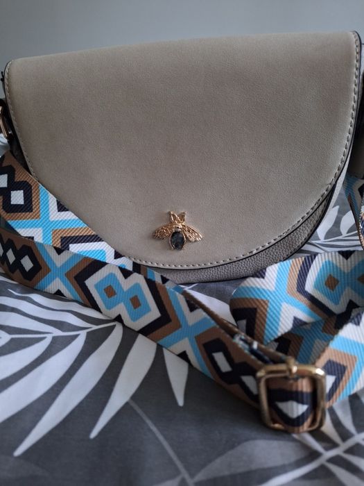 Torebka  damska  z muchą