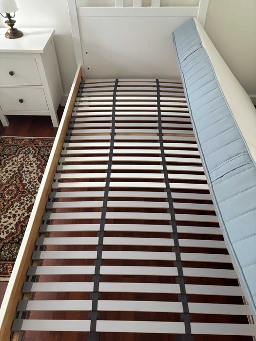 Cama IKEA HEMNES 90×200 com colchão VESTERÖY e estrado LÖNSET