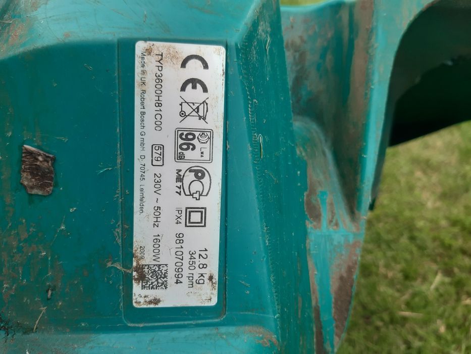Електрична газонокосарка Bosch Rotak 40 по запчастинам.