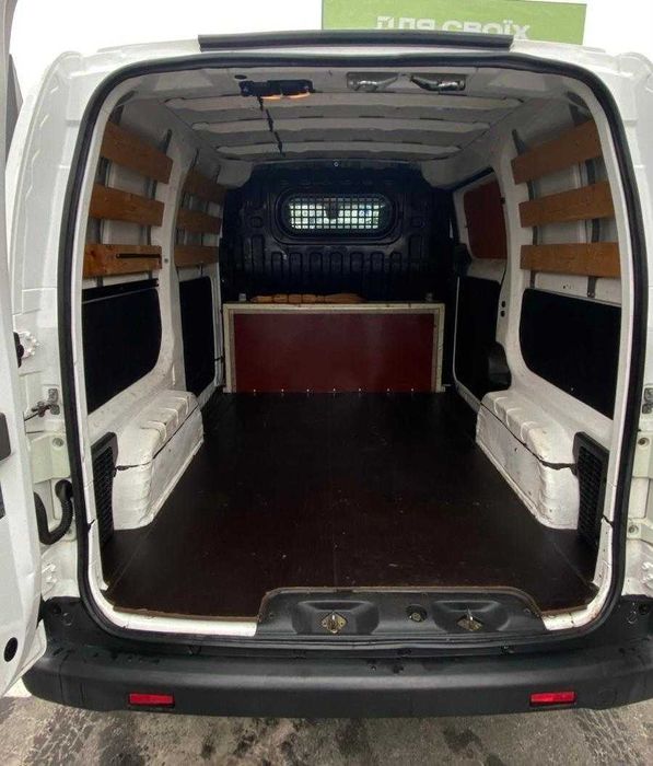 Оренда Nissan e-NV200 електро вантажний