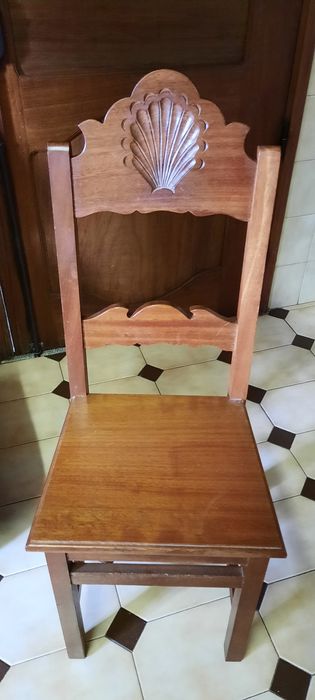 Mesa de cozinha em madeira maciça