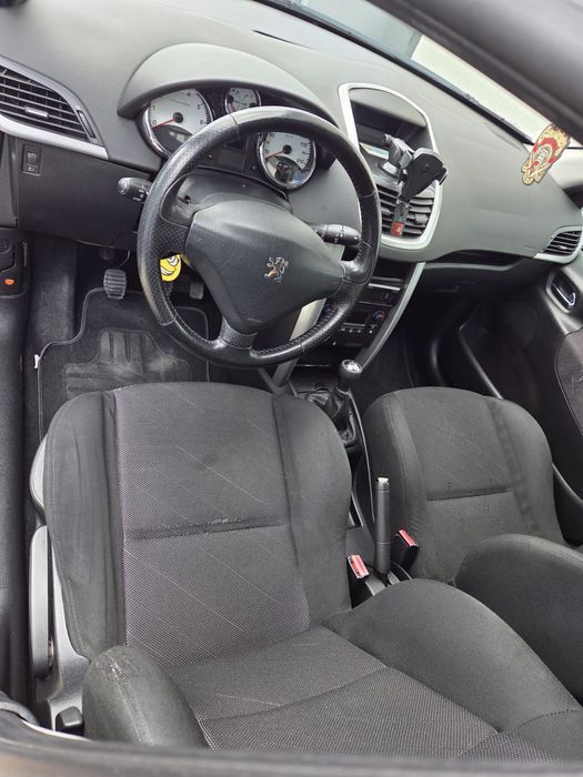 Peugeot 207 1.4 Gasolina – 152.000 km – Económico e Fiável