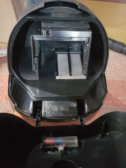 Пылесос Mystery 1400W.