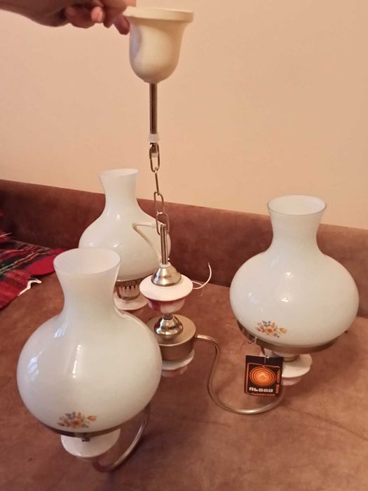 Светильник дневного света есть и  потолочный