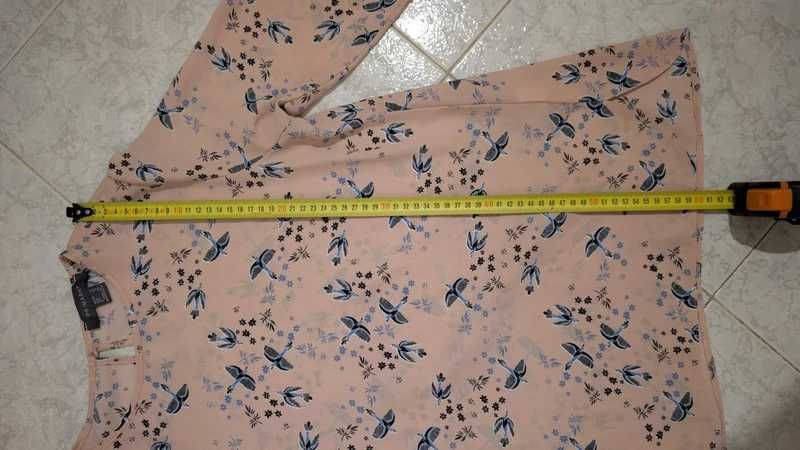 Blusa com pássaros andorinhas azuis larga simples