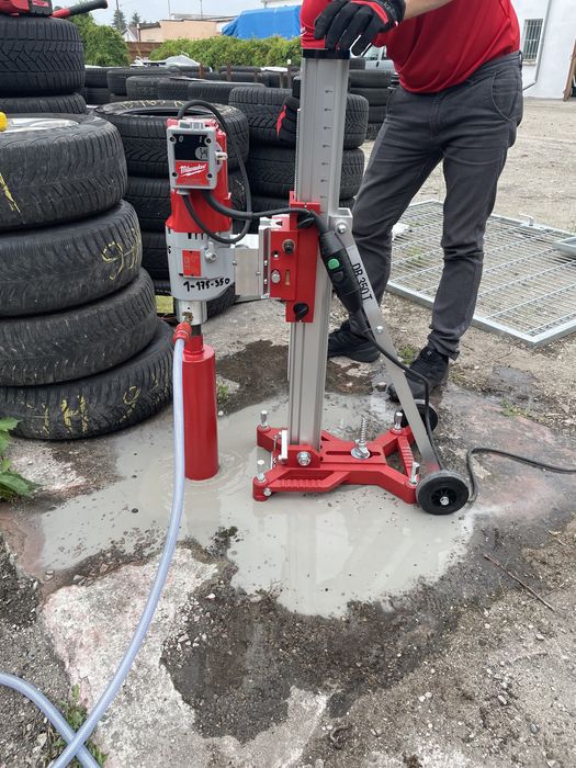 Wiertnica, otwornica, przewierty, wiercenie, otwory w betonie, cegle,