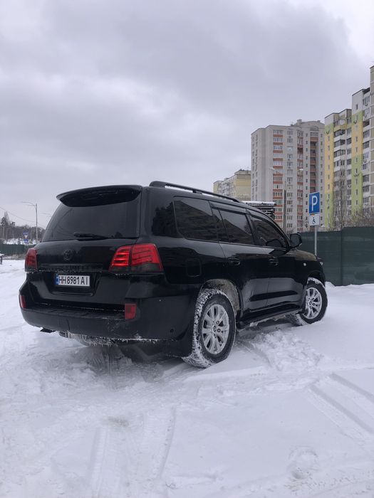 Продам TOYOTA LAND CRUISER 200, 4.0газ/бензин, не фарбована