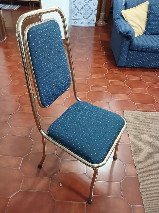 Mesa com cadeiras incluidas