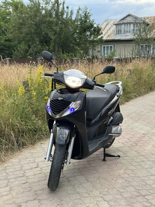 Скутер Honda sh 150