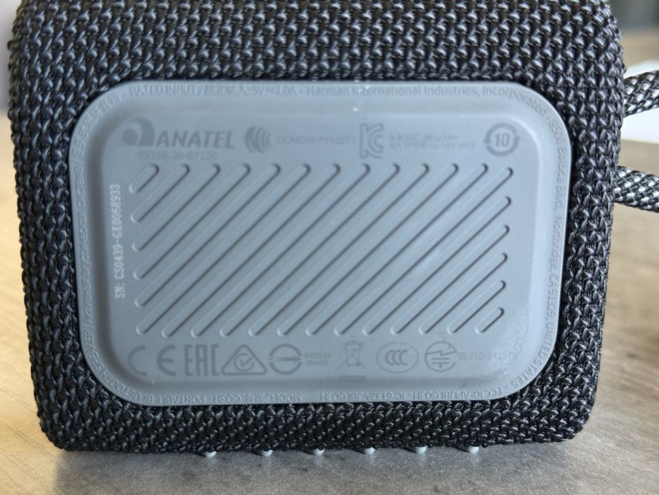 Coluna portátil JBL GO3