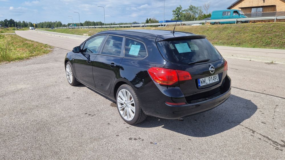 Opel Astra J 1.7 cdti / biled / 19 cali / 2 komplety kół / OC BT do 07.2027