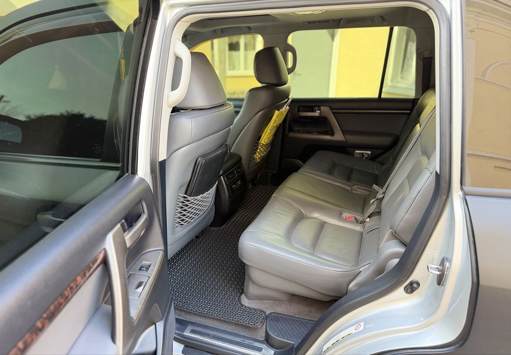 Toyota Land Cruiser 200