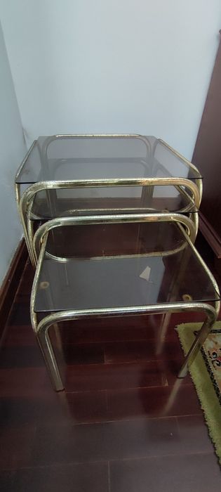 Mesas de apoio metal dourado e vidro