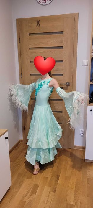 Niezdobiona sukienka do ST na wzrost ok 152cm. Kraków.