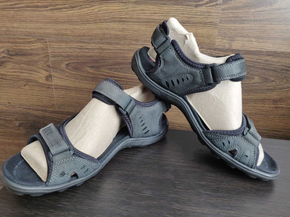 Женские сандалии ECCO р. 39 стелька 25,5 см. цвет черного асфальта.