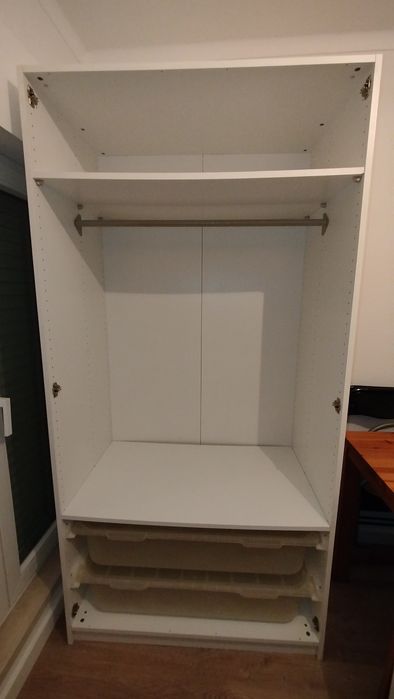 Roupeiro branco IKEA Pax com gavetas