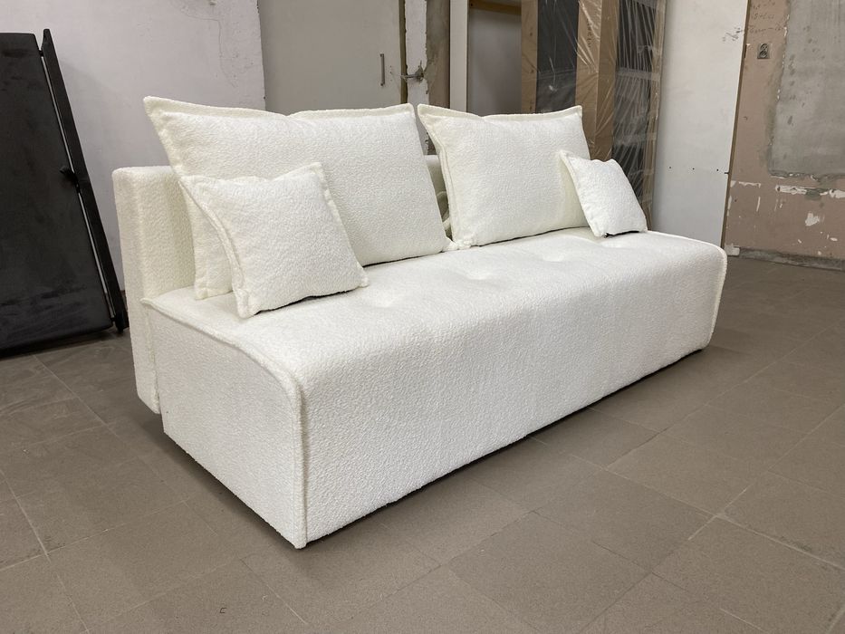 Nowoczesna i wygodna  kanapa z funkcją spania codziennego śmietankowa