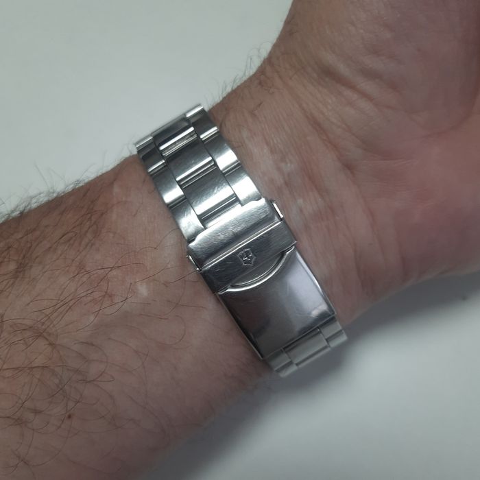 Часы швейцарские Victorinox