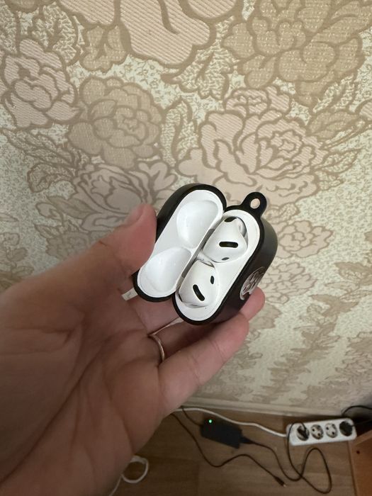 Наушники AirPods 4