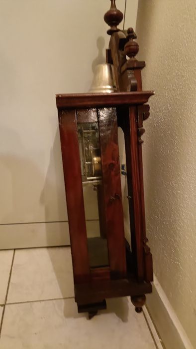 Relógio parede a funcionar antiguidade
