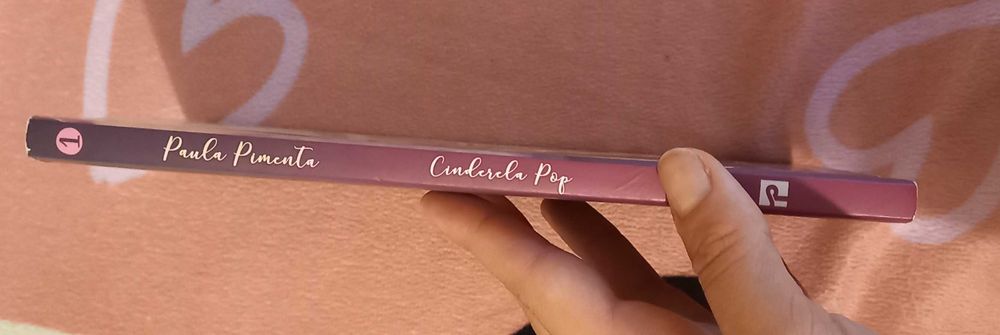 Livro "Cinderela Pop" de Paula Pimenta