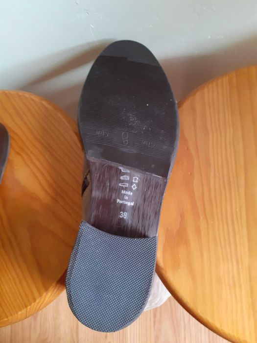 Botas em pele e em camurça Novas